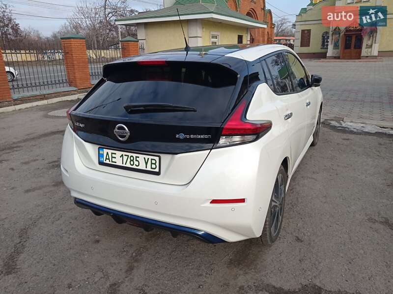 Хетчбек Nissan Leaf 2018 в Дніпрі