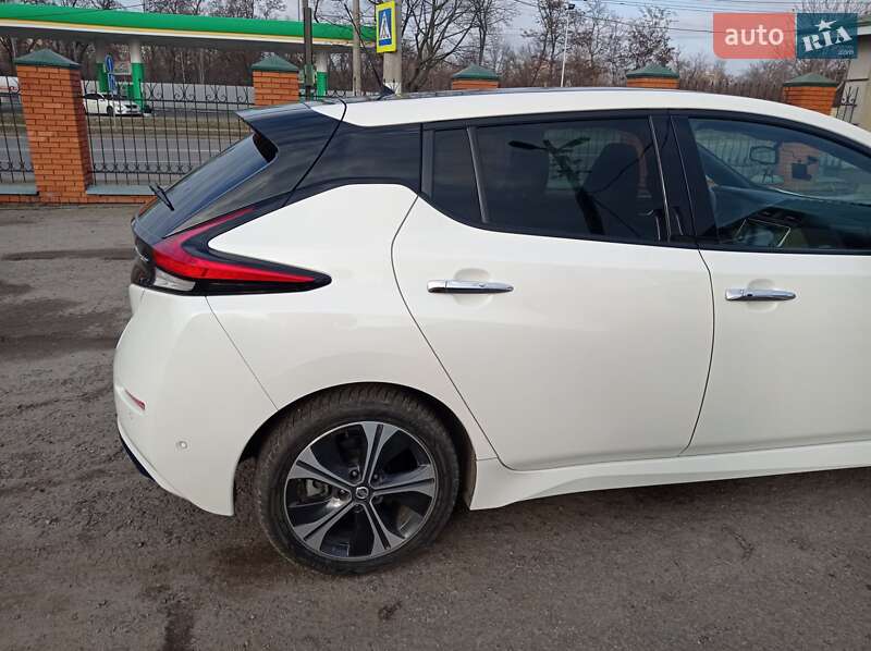 Хетчбек Nissan Leaf 2018 в Дніпрі