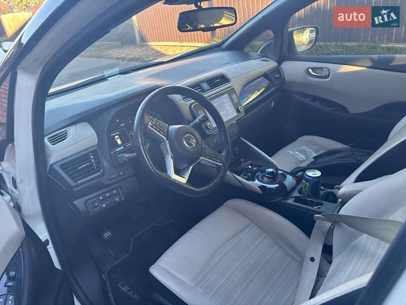 Хетчбек Nissan Leaf 2021 в Глевасі