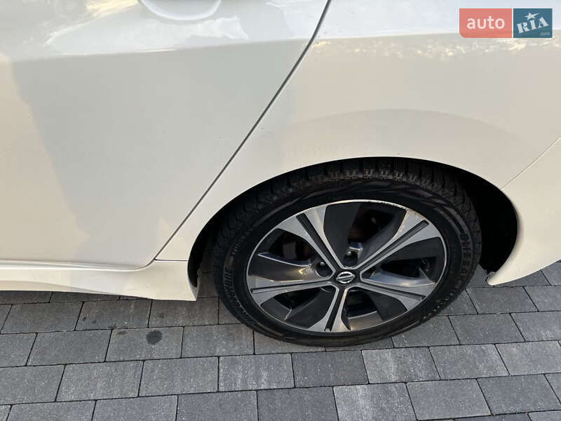 Хетчбек Nissan Leaf 2021 в Глевасі