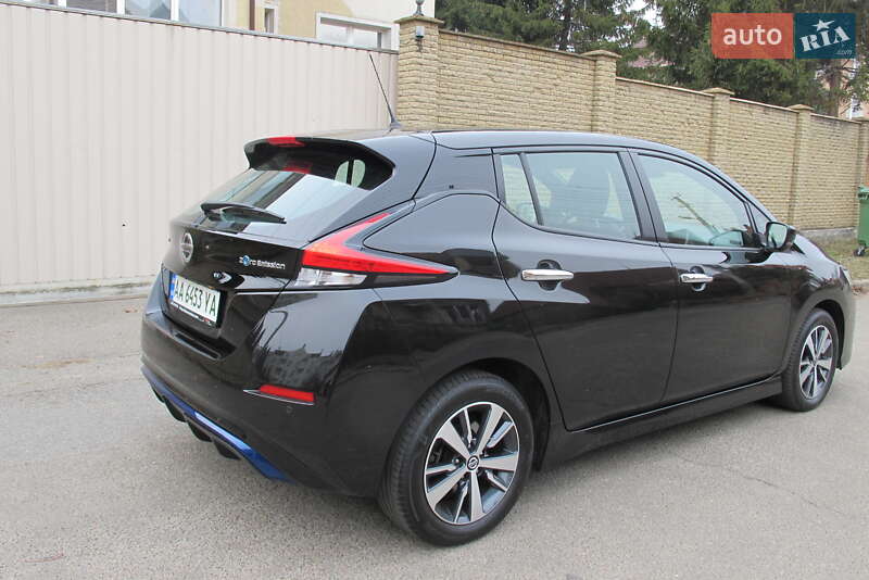Хэтчбек Nissan Leaf 2021 в Киеве