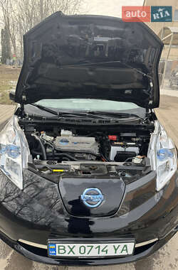 Хэтчбек Nissan Leaf 2012 в 