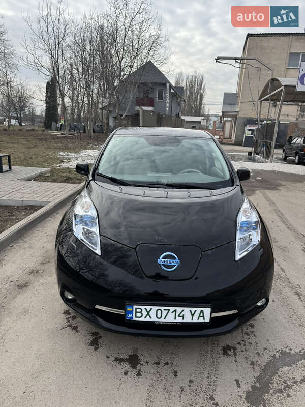 Хэтчбек Nissan Leaf 2012 в 