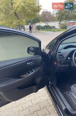 Хетчбек Nissan Leaf 2015 в 