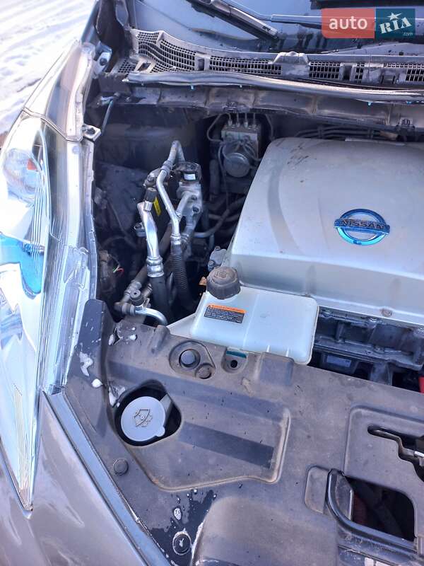 Хетчбек Nissan Leaf 2014 в Жовтих Водах