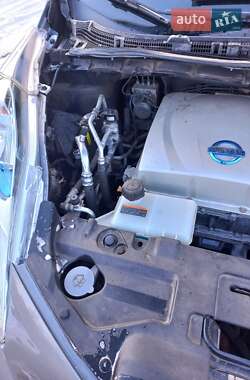 Хэтчбек Nissan Leaf 2014 в 