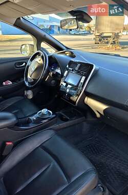 Хэтчбек Nissan Leaf 2015 в 