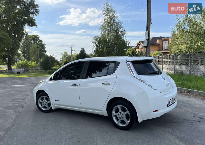Хэтчбек Nissan Leaf 2014 в Днепре