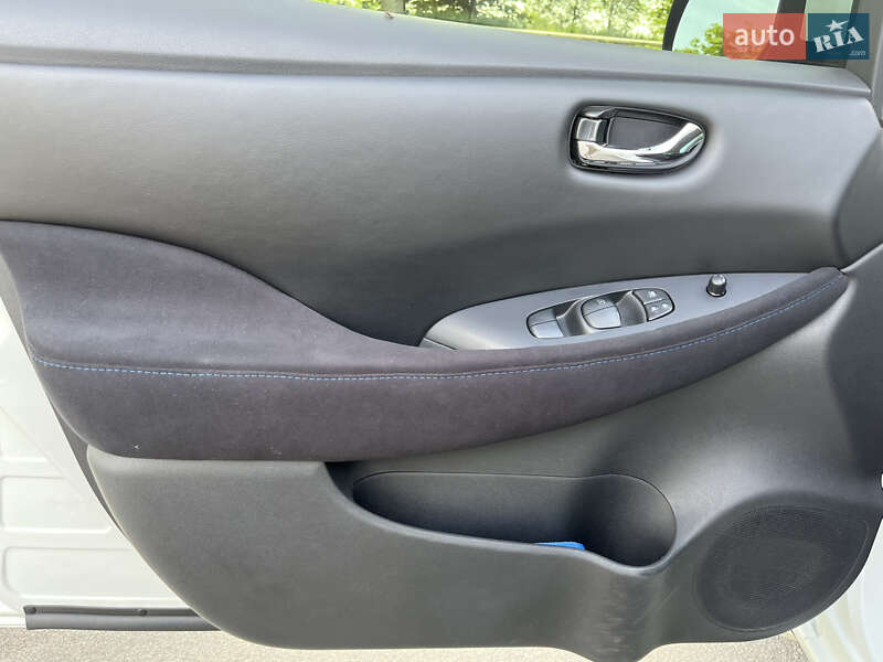 Хэтчбек Nissan Leaf 2014 в Днепре