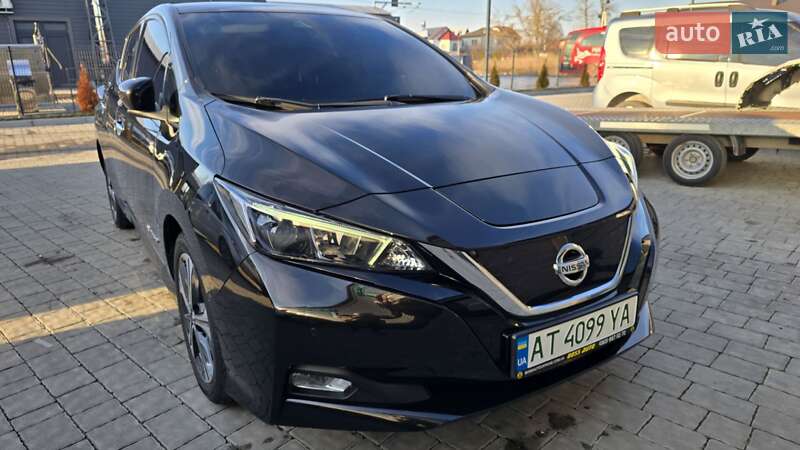 Хетчбек Nissan Leaf 2018 в  фото Хетчбек Nissan Leaf 2018 в