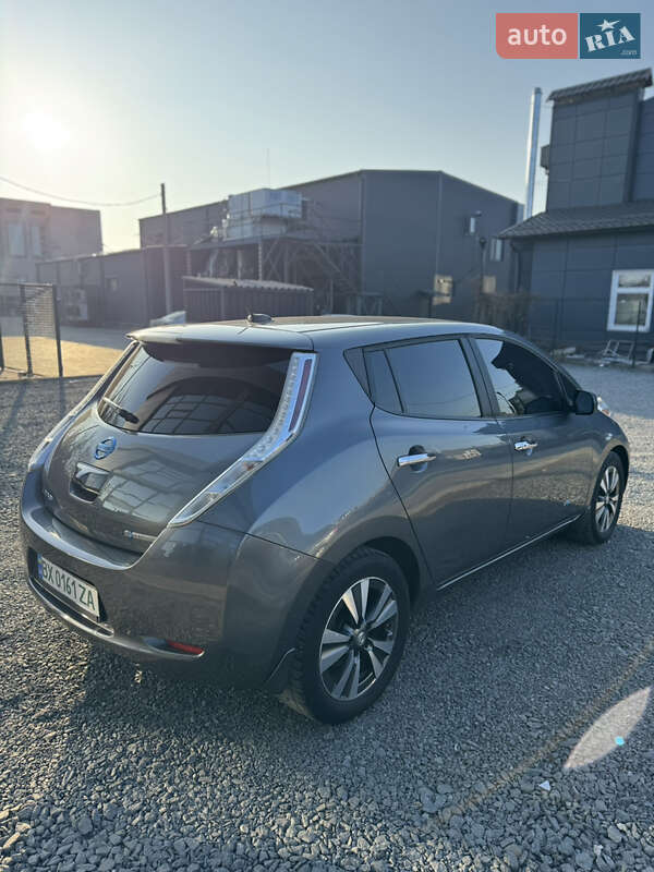 Хэтчбек Nissan Leaf 2015 в Шепетовке