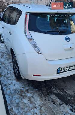 Хэтчбек Nissan Leaf 2015 в 