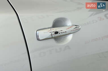 Хэтчбек Nissan Leaf 2015 в 