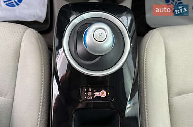 Хэтчбек Nissan Leaf 2015 в 