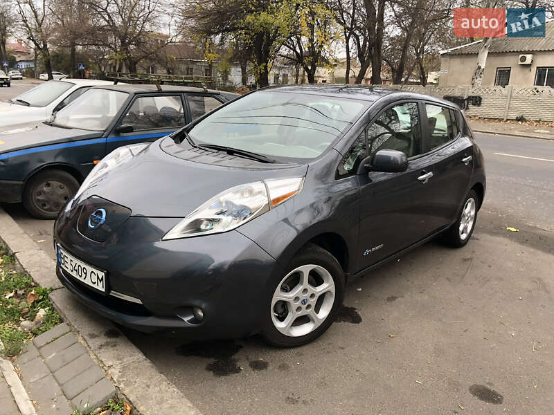 Хэтчбек Nissan Leaf 2013 в Николаеве