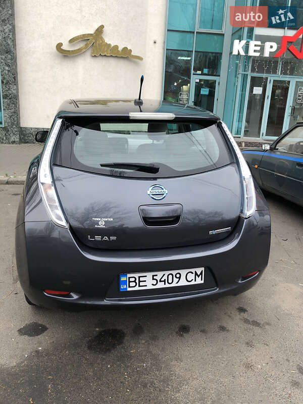 Хэтчбек Nissan Leaf 2013 в Николаеве
