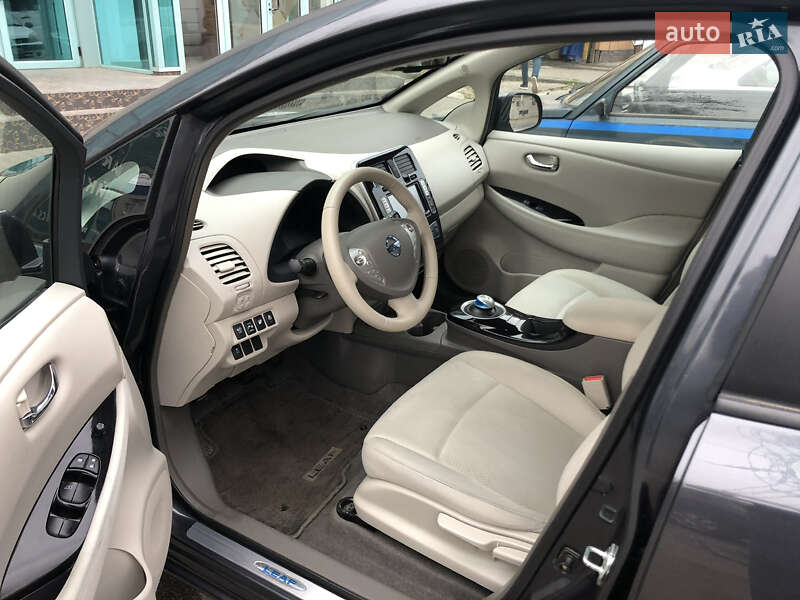 Хэтчбек Nissan Leaf 2013 в Николаеве