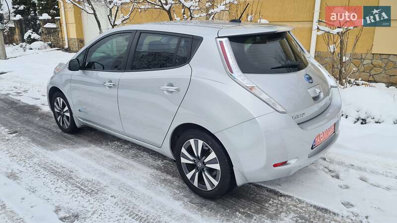 Хэтчбек Nissan Leaf 2016 в Хмельницком