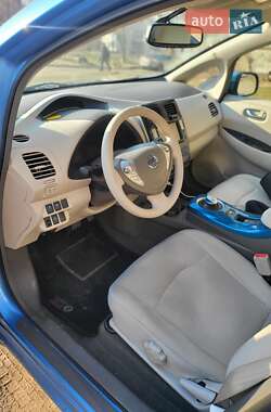 Хэтчбек Nissan Leaf 2011 в 