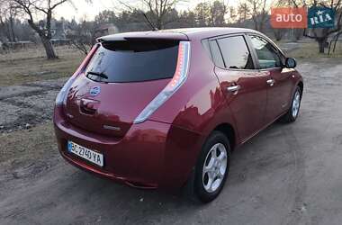 Хэтчбек Nissan Leaf 2014 в 