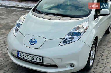Хэтчбек Nissan Leaf 2012 в 