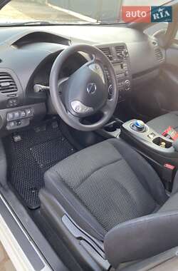 Хэтчбек Nissan Leaf 2015 в 