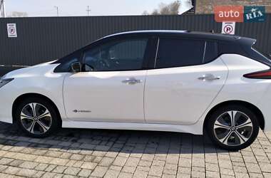 Хэтчбек Nissan Leaf 2019 в Городке