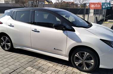 Хэтчбек Nissan Leaf 2019 в Городке