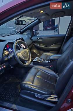 Хэтчбек Nissan Leaf 2013 в 