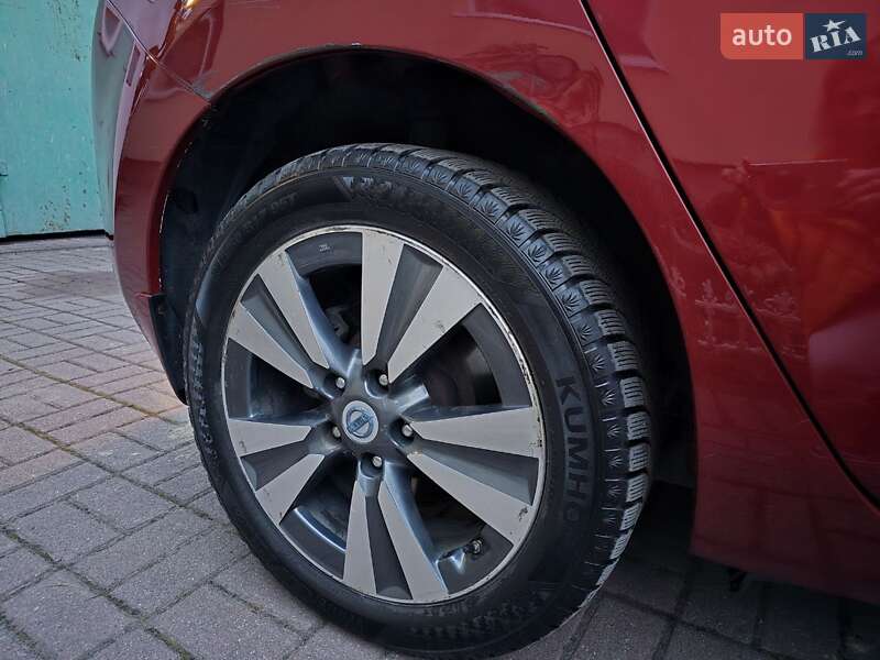 Хэтчбек Nissan Leaf 2013 в Львове