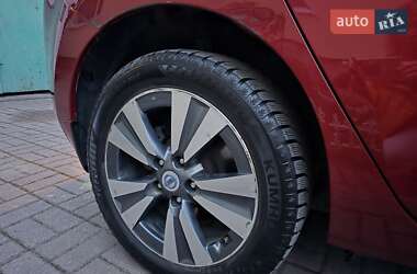 Хэтчбек Nissan Leaf 2013 в 