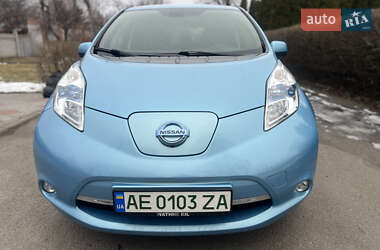 Хетчбек Nissan Leaf 2014 в Дніпрі