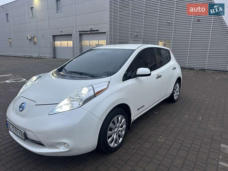 Хэтчбек Nissan Leaf 2015 в Львове