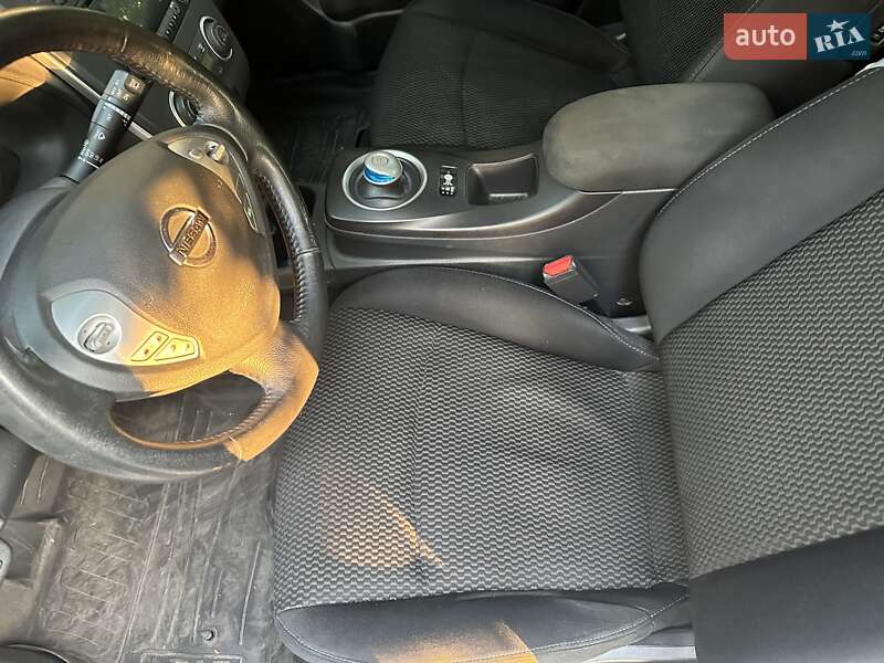 Хэтчбек Nissan Leaf 2015 в Львове