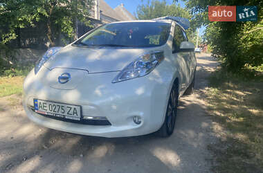 Хетчбек Nissan Leaf 2015 в Дніпрі