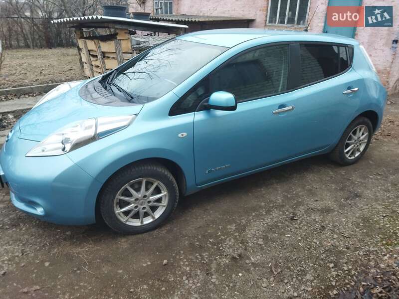 Хэтчбек Nissan Leaf 2016 в 