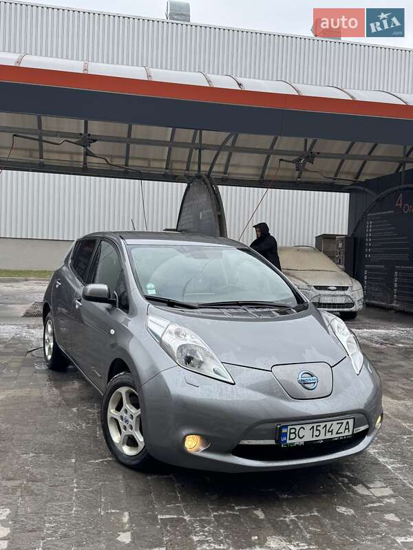 Хэтчбек Nissan Leaf 2014 в 