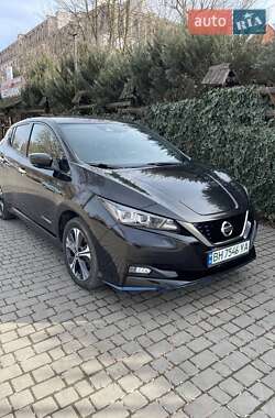Хэтчбек Nissan Leaf 2019 в 