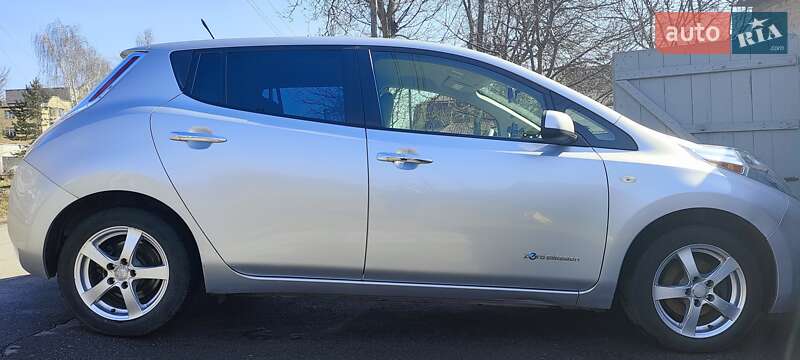 Хэтчбек Nissan Leaf 2012 в Виннице