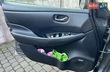 Хэтчбек Nissan Leaf 2014 в 