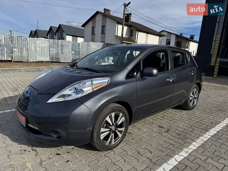 Хэтчбек Nissan Leaf 2013 в 