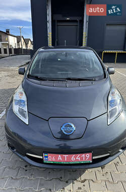 Хэтчбек Nissan Leaf 2013 в 