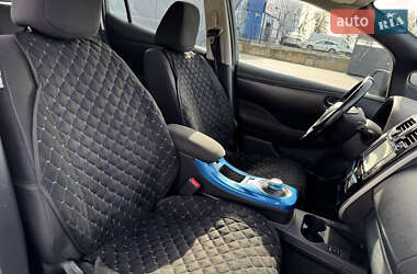 Хэтчбек Nissan Leaf 2013 в 