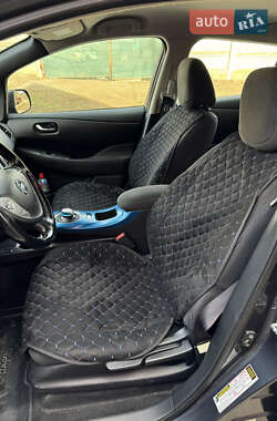 Хэтчбек Nissan Leaf 2013 в 