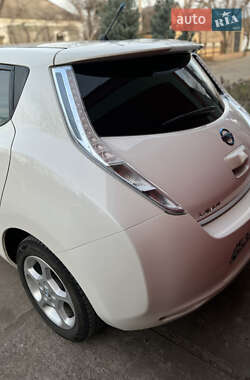 Хетчбек Nissan Leaf 2013 в Вознесенську