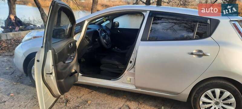Хетчбек Nissan Leaf 2014 в Кременчуці