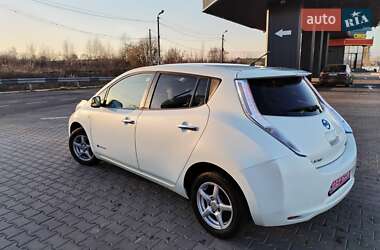 Хэтчбек Nissan Leaf 2012 в 