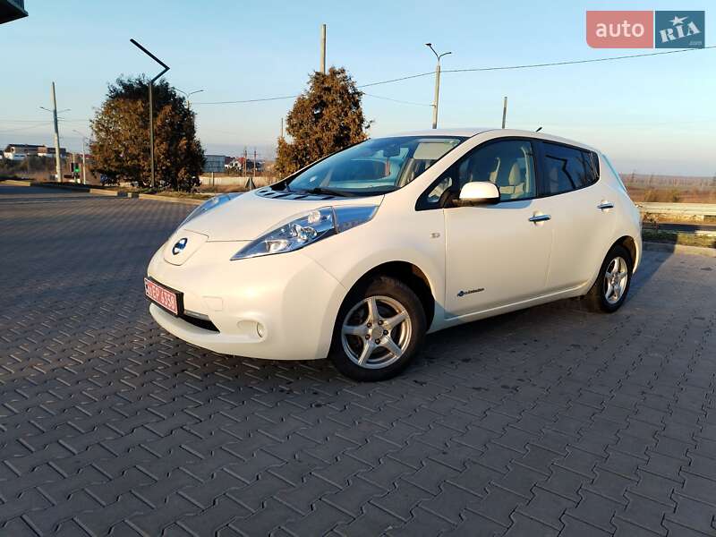 Хэтчбек Nissan Leaf 2012 в 