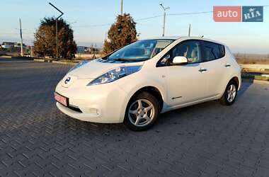 Хэтчбек Nissan Leaf 2012 в 