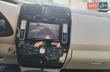 Хэтчбек Nissan Leaf 2012 в 